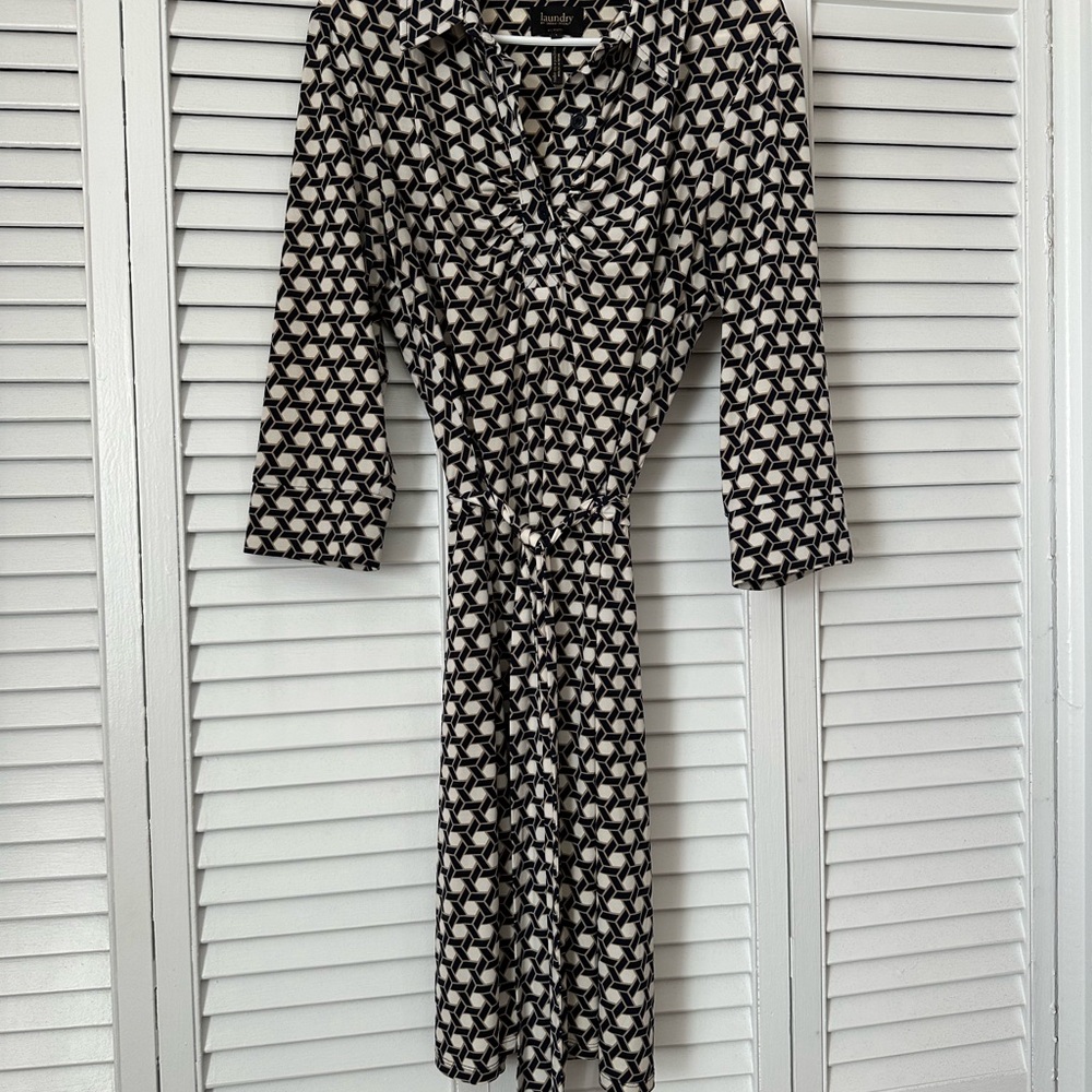 Laundry By Shelli Segal White and Navy Long Sleeve Dress